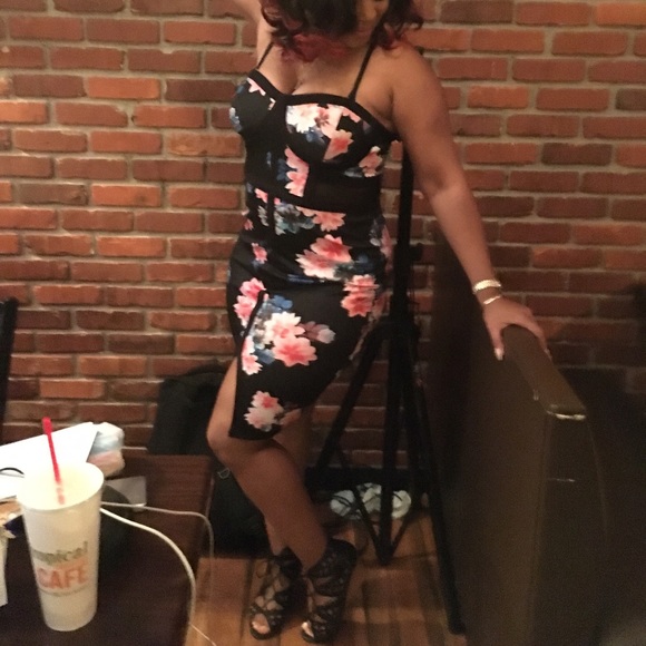 Floral and Mesh Panel dress - Picture 2 of 3